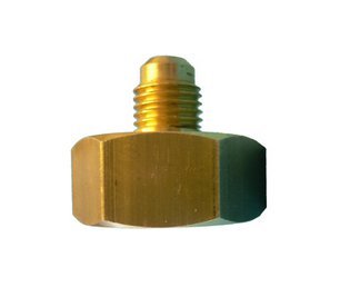 Raccord pour bouteille de fluide en laiton