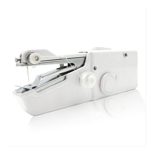 Mini machine à coudre portative tenue dans la m...