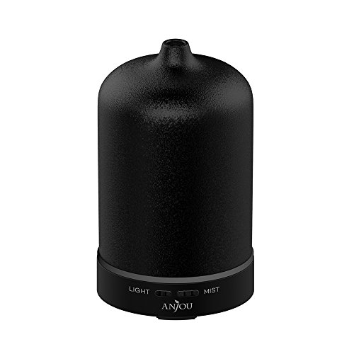 Anjou Diffuseur d'Huiles Essentielles Anjou en Céramique, Aroma Humidificateur Ultrasonique à Vapeur Froide pour Aromathérapie avec 2 Modes de Brume Continue ou Intermittente, 7 Couleurs LED Thérapeutiques et Fonction d'Extinction Automatique, Utilisation Maison / Chambre / Bureau / Hôtel / Yoga / SPA, Autonomie jusqu'à 9H avec le Volume de 100ml - Noir code EAN 0635414194917 