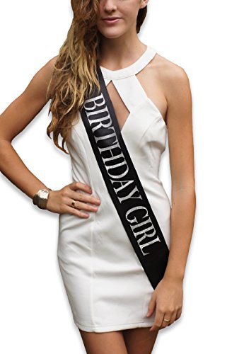 Sterling James Co. Echarpe en satin brillante « Birthday Girl » - Gadgets, accesoires et décorations d'anniversaire - Joyeux anniversaire de 16 à 21 ans - Anniversaire ludique code EAN 0643131896212 