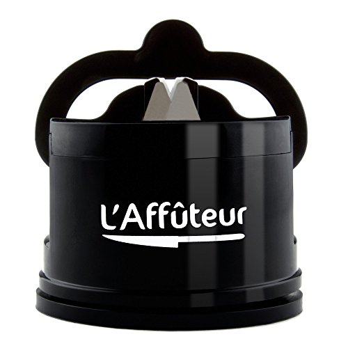 L'Affûteur L'AFFUTEUR - Aiguiseur Couteau Professionnel Manuel - Lames en Acier Tungstène et Céramique Haute Résistance - Aiguiseur Couteaux de Cuisine - Couteaux a Dent - Couteau a Pain - Couteau a Bande - Couteau Japonnais - Ciseaux - Facile à Utiliser - Sécurité Maximale avec Fixation Ventouse code EAN 0713589255036 