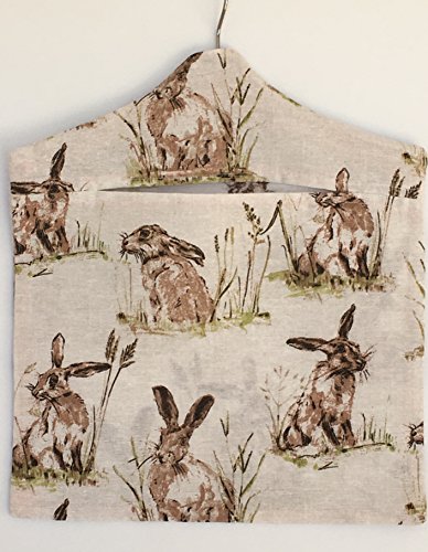 CUSHIONS2U Fait main aspect lin imprimé Lièvres Sac à pinces à linge et cintre en bois 0730656786088 (0730656786088)