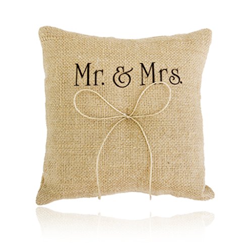 Coussin Porteur de l'Anneau d'Alliance 20cm x 20cm Vintage en Jute Motif de Mr & Mrs pour Mariage 0755899265114 Générique Coussin Porteur de l'Anneau d'Alliance 20cm x 20cm Vintage en Jute Motif de Mr & Mrs pour Mariage 0755899265114 Générique