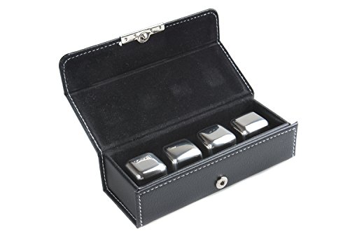 Quantum Abacus Cubes de glaçons en acier inoxidable Momentum, lot de 4 cubes, viennent dans coffret cadeau en similicuir délicat 14,5cm x 5,5cm x 3cm (5.71" x 2.17" x 1.18"), Mod. IC-P-4 code EAN 0786471979105 
