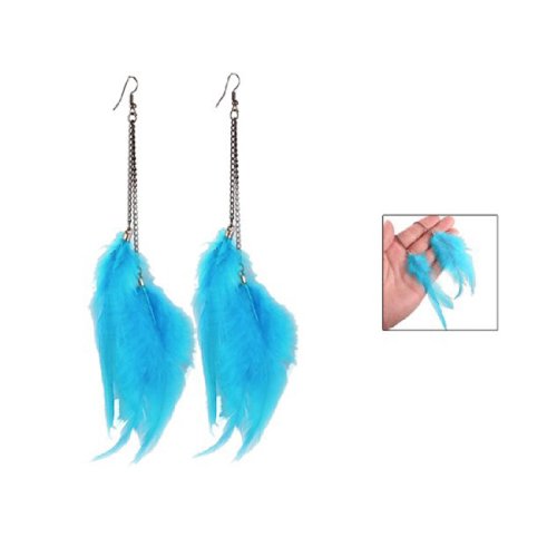 Une paire de boucle d'oreille de pendentif de p...