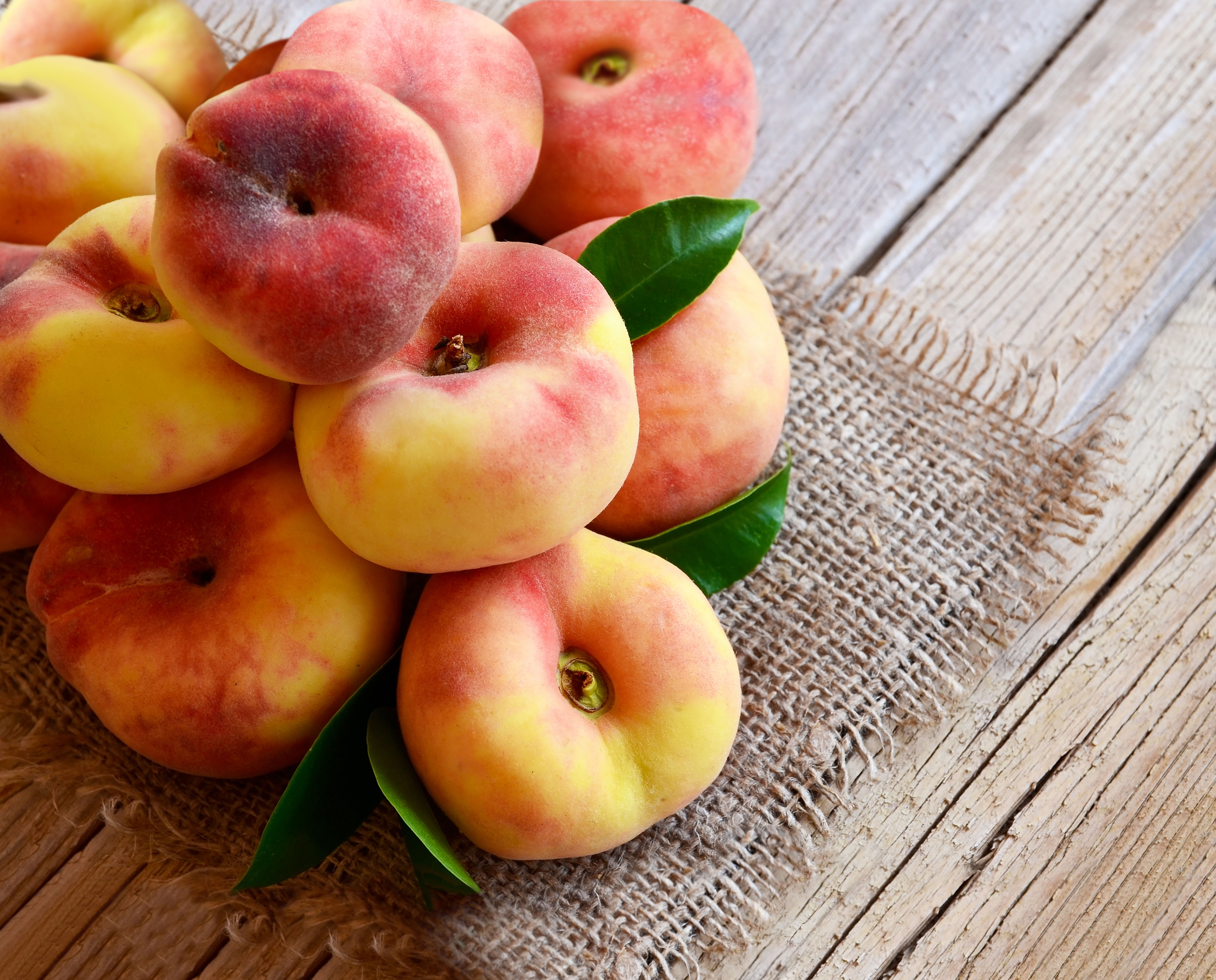 PÊCHES PLATES BLANCHES