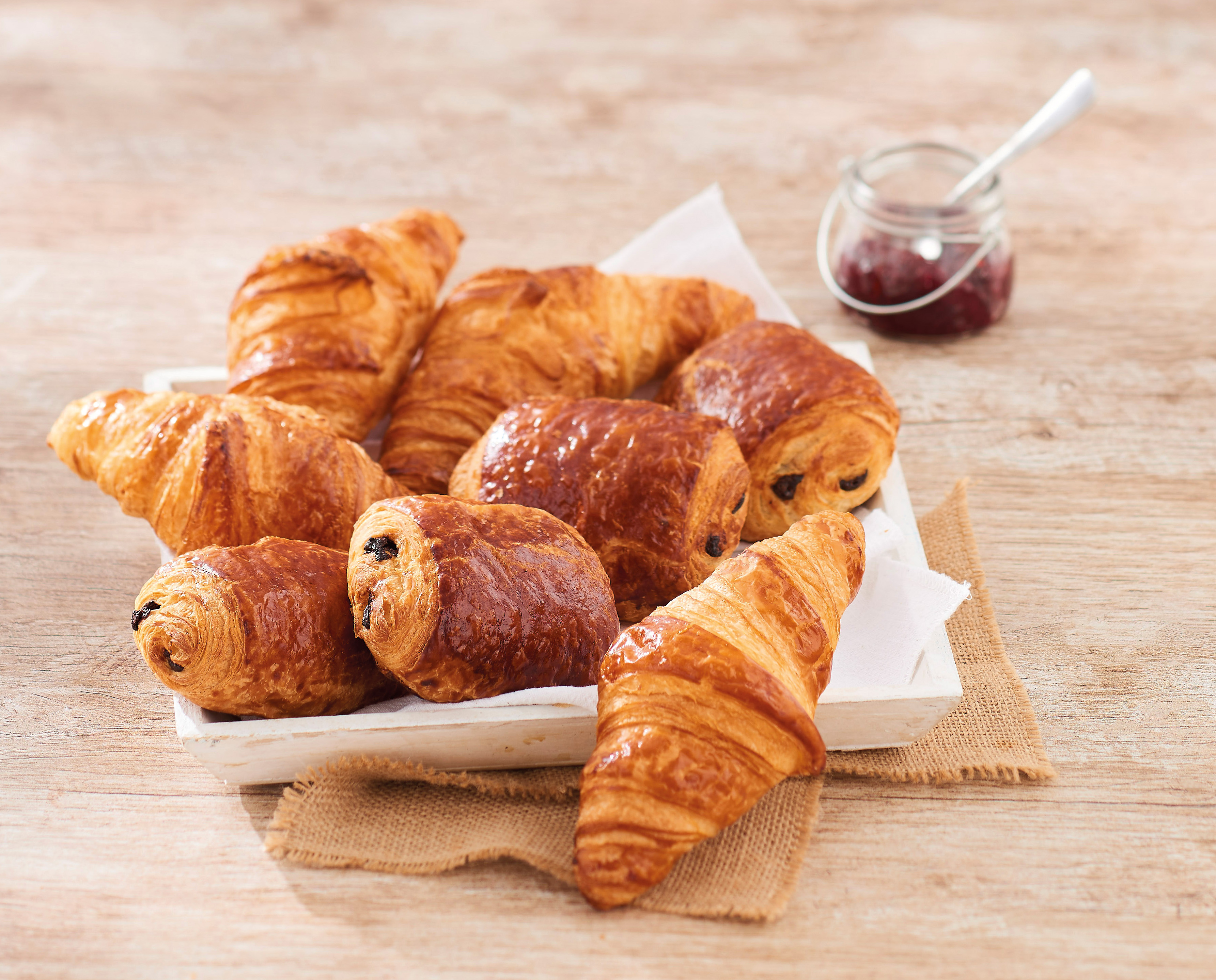  4 CROISSANTS + 4 PAINS CHOCOLAT PUR BEURRE U code EAN 2000000270999 