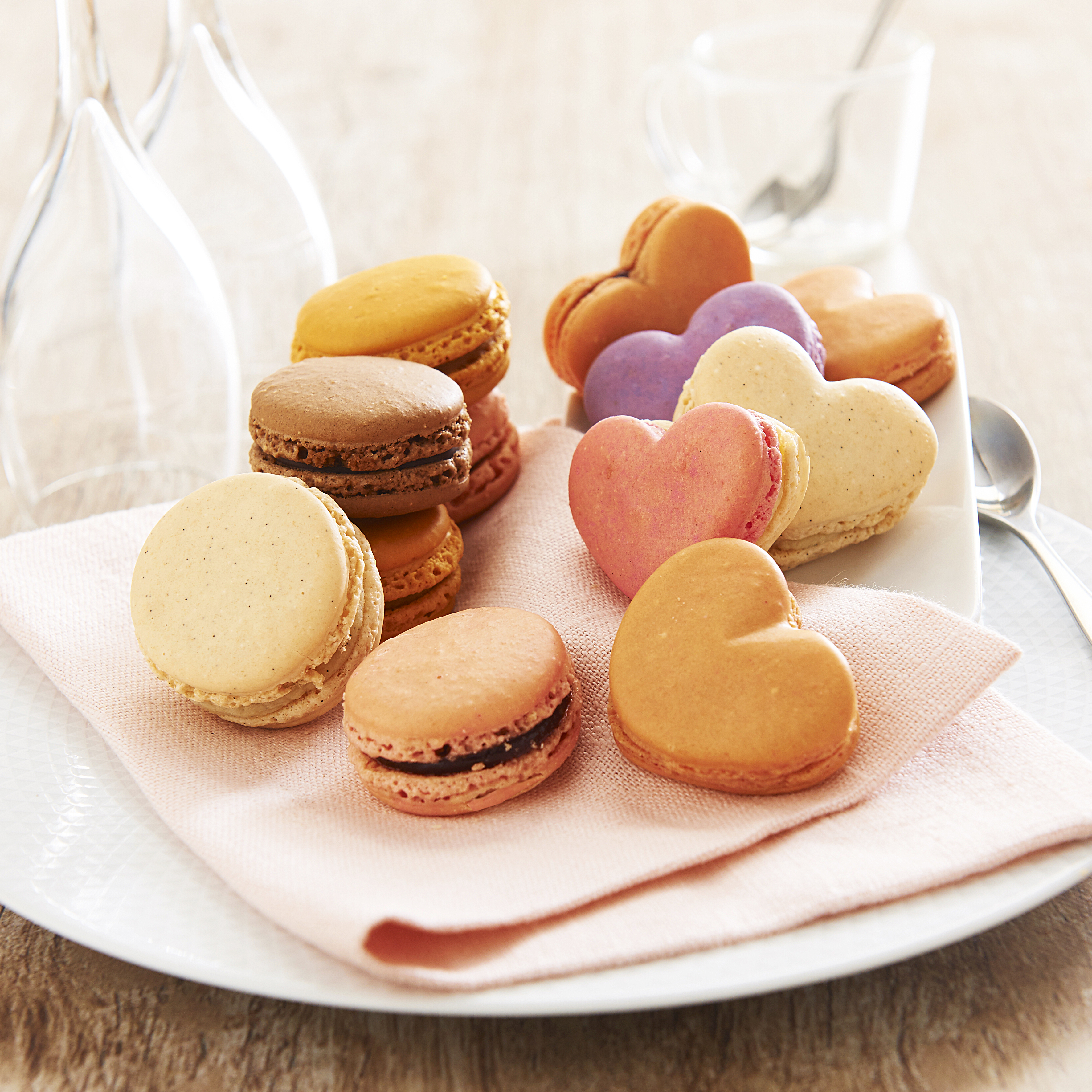  16 MACARONS code EAN 2000000308715 