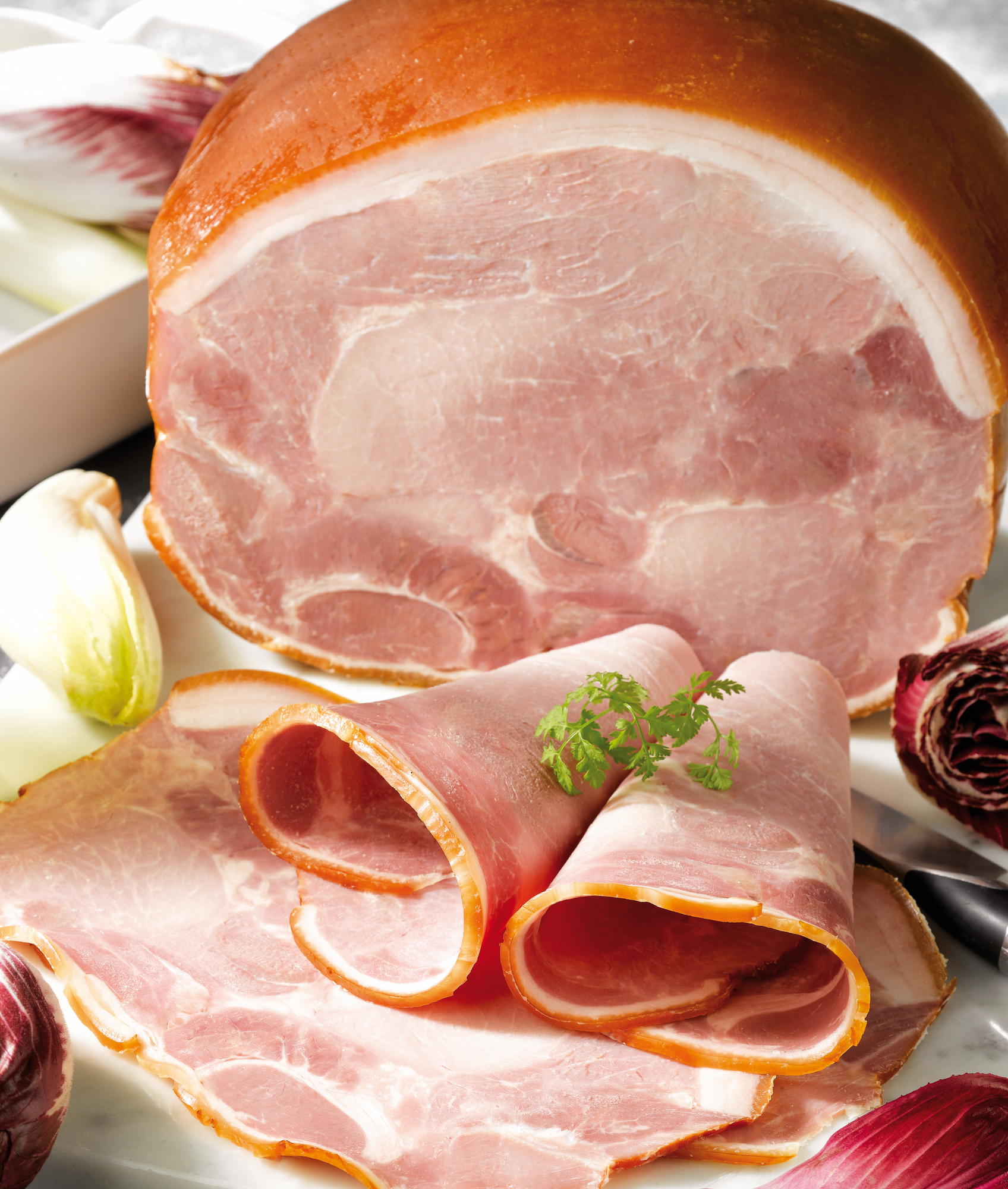 Le jambon cuit supérieur avec couenne