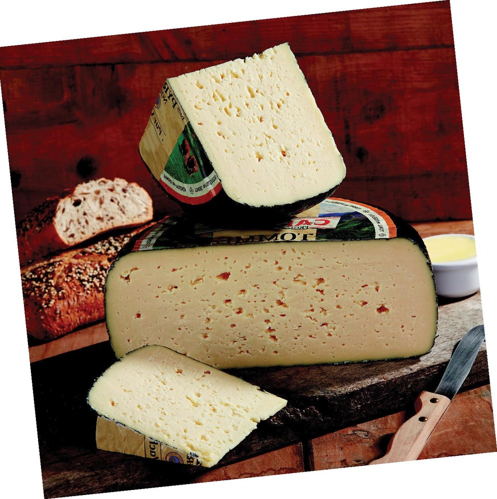  TOMME NOIRE DES PYRÉNÉES IGP*** 28% MAT.GR.* “CAPITOUL” code EAN 3153400837046 