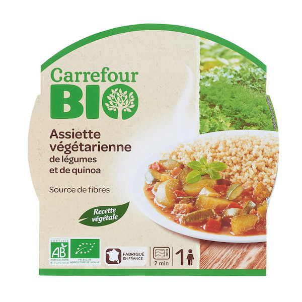 Assiette végétarienne de légumes et de quinoa