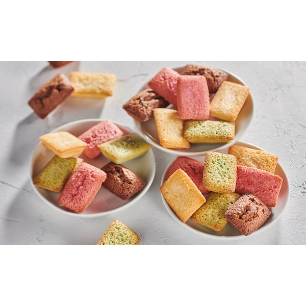 Assortiment de 24 mini financiers