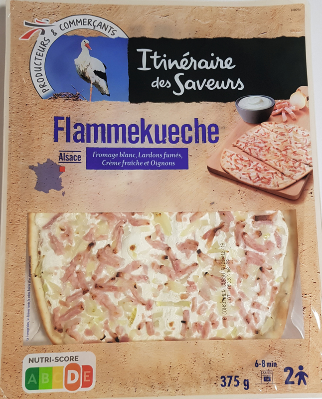FLAMMEKUECHE FROMAGE BLANC, LARDONS FUMÉS, CRÈM...