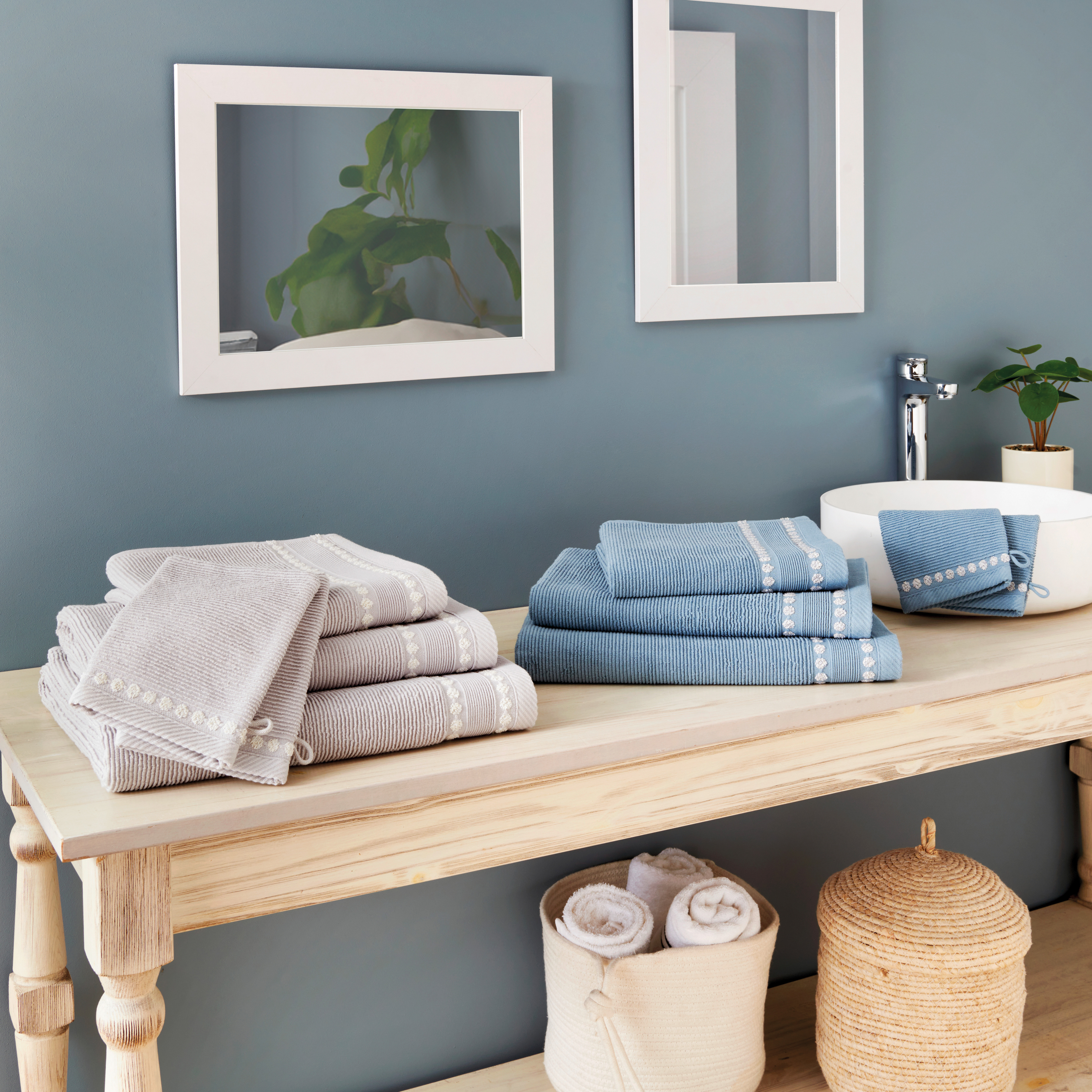  LOT DE 2 GANTS LIGNE DE TOILETTE "IBIZA"  code EAN 3256224014560 