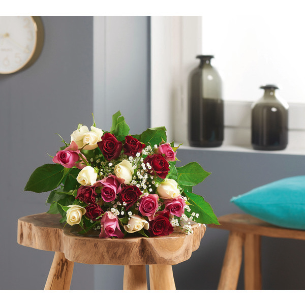 Bouquet de 19 roses et gypsophile