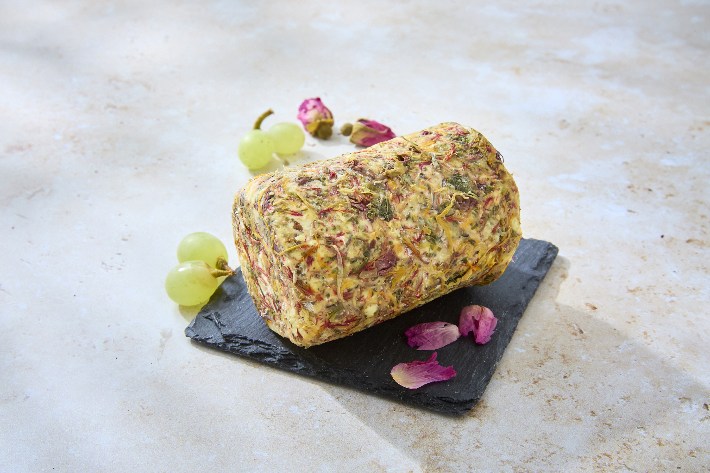 FROMAGERIE DE FONTENILLE BUCHETTE DE CHEVRE AUX FLEURS code EAN 3475430011433 