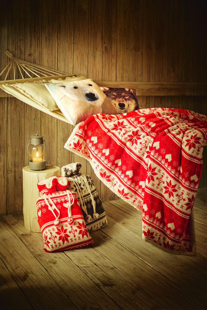 Tissaiarouge PLAID 130 X 150 CM + POCHON  code EAN 3601029968509 