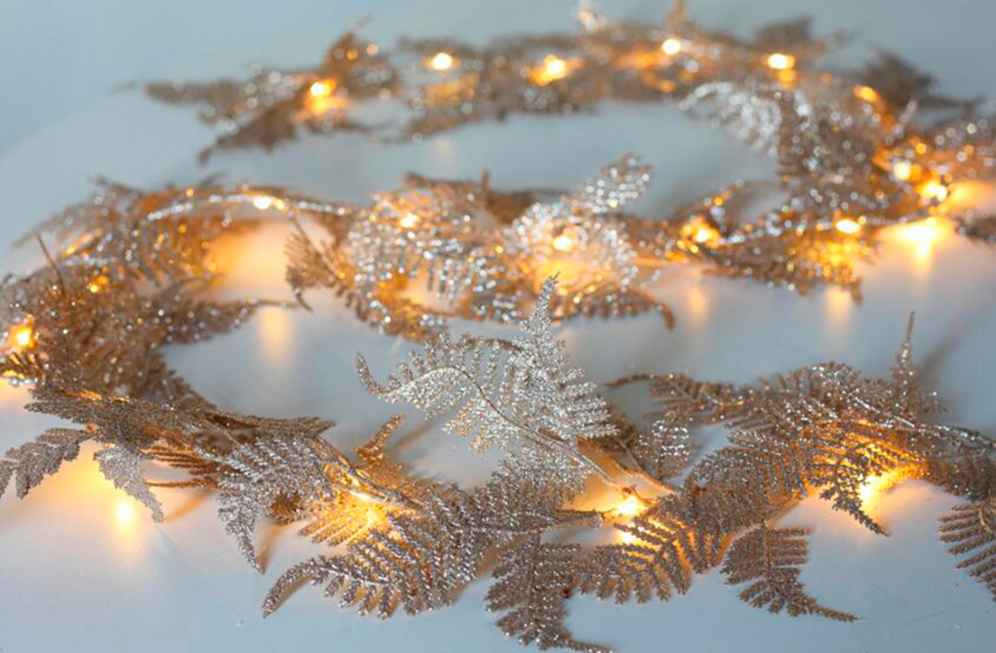 GUIRLANDE FEUILLES DOREES 30 LED