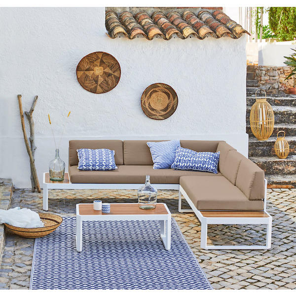 Salon angle Sea port  