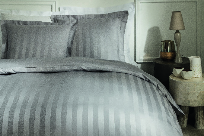 PARURE HOUSSE DE COUETTE SATIN 240 X 220 CM + 2...