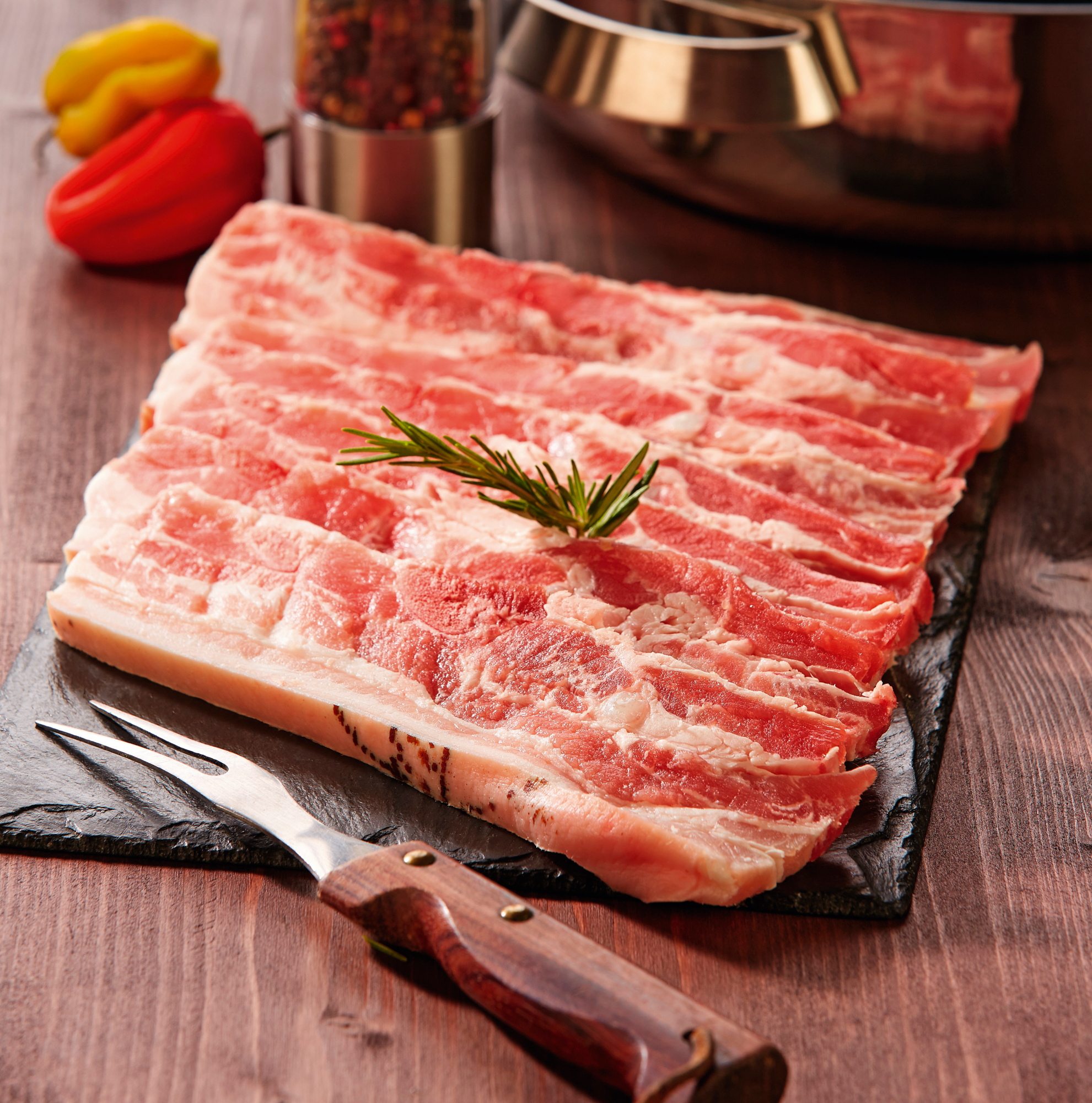  PORC : POITRINE TRANCHEE AVEC OS A GRILLER code EAN 3614707077875 