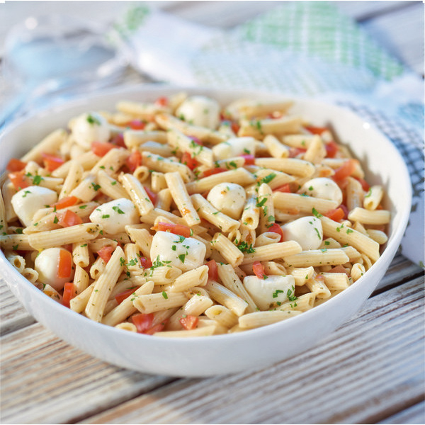 Mini-penne tomate mozzarella basilic