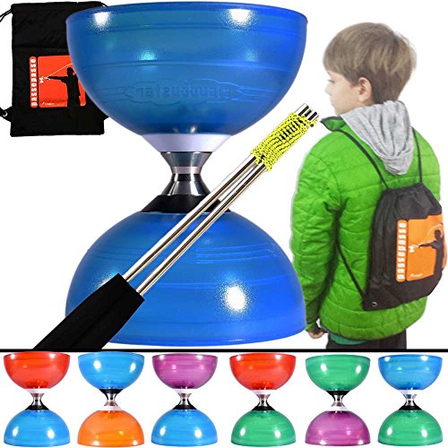 Passe Passe DiaboloX 110mm Bleu avec axe Revolox triple roulement haute vitesse. Vendu avec baguettes pro en aluminium équipées du ficelle Slide et son sac de rangement. Diabolo conseillé pour les plus de 8 ans. code EAN 3700830180589 