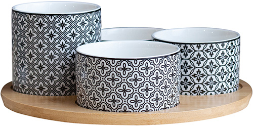 Villa les pins Plateau pour l'apéritif avec 4 coupelles en porcelaine sur un plateau en bambou rond code EAN 3700873265175 