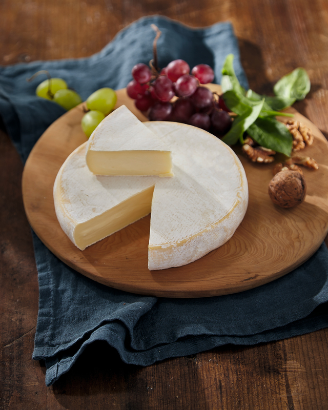 VAL D'ARLY SAVOIE REBLOCHON AOP LAIT CRU DE SAVOIE VAL D'ARLY SAVOIE code EAN 3760166270422 