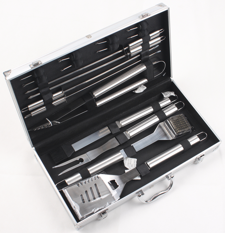 COFFRET 18 ACCESSOIRES BARBECUE  3770011782246 (3770011782246)