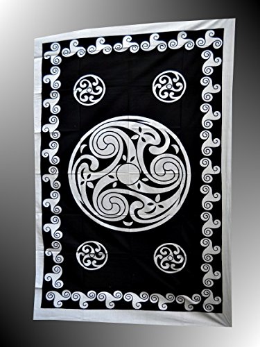 TBG ÉVASION TENTURE TRISKEL - DRAPEAU CELTIQUE "Fanion Breton" '' TBG EVASION - FRANCE '' code EAN 3863349552190 