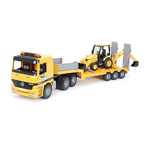 Camion de transport avec tractopelle