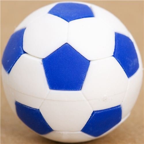 Jolie gomme Iwako forme de ballon de foot blanc...