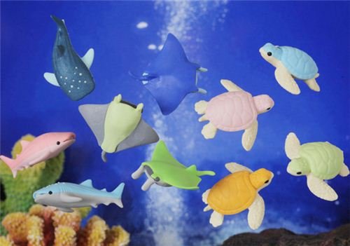 Gomme en forme de tortue de mer bleue par Iwako