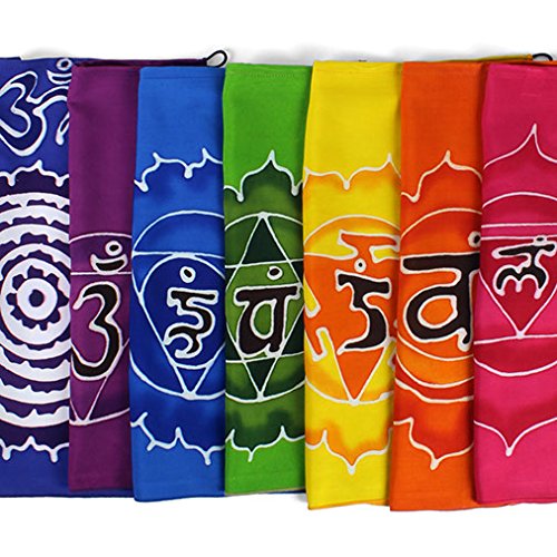 Bunting, Flags & Batiks Belles drapeau de prière colorées Style arc en ciel Chakra symboles Batik Guirlande de drapeaux code EAN 5036923012207 