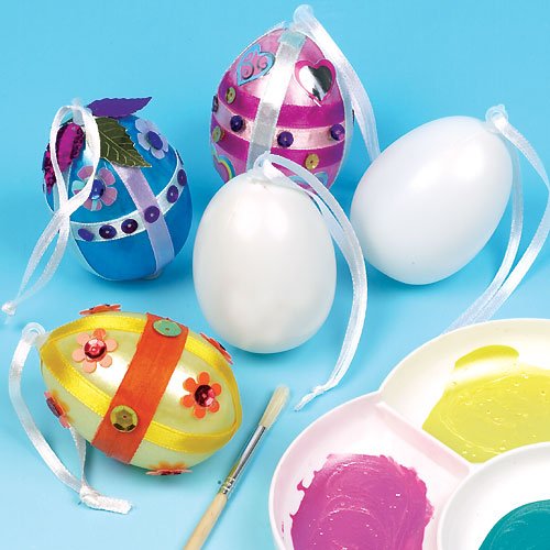 Œufs en plastique avec ruban à suspendre que le...