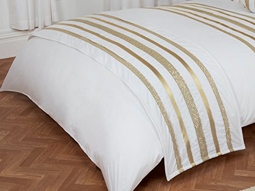 Chemin de lit matelassé Glitz décoratif blanc avec bordure or, Chemin de lit/Couvre-lit, 50 cm x 230 cm, Détails Luxueux 100% coton égyptien 200 fils avec ruban 5054583008873 Ambiance Chemin de lit matelassé Glitz décoratif blanc avec bordure or, Chemin de lit/Couvre-lit, 50 cm x 230 cm, Détails Luxueux 100% coton égyptien 200 fils avec ruban 5054583008873 Ambiance