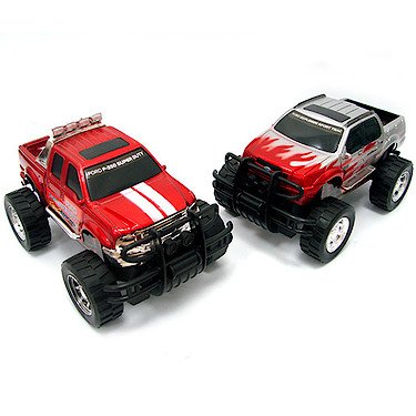 Street Players - 2 pack big wheel truck - 2 4x4 à friction echelle 1:32 + rampe - modèle aléatoire code EAN 5055380088457 