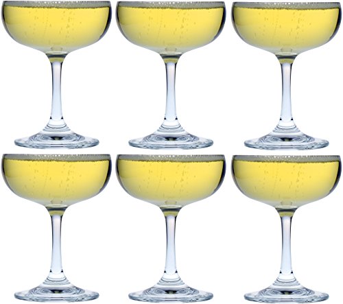 Coupes à champagne de la collection de vaissell...