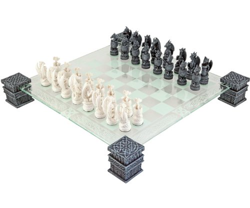 Plateau d'échecs en verre avec figurines dragons