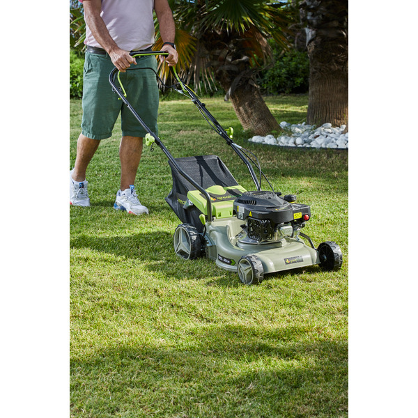 Tondeuse thermique tractée 79CC