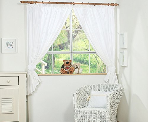 Paire de rideaux blancs et embrases coeurs