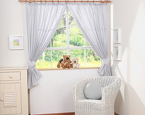 Paire de rideaux gris et embrases coeurs