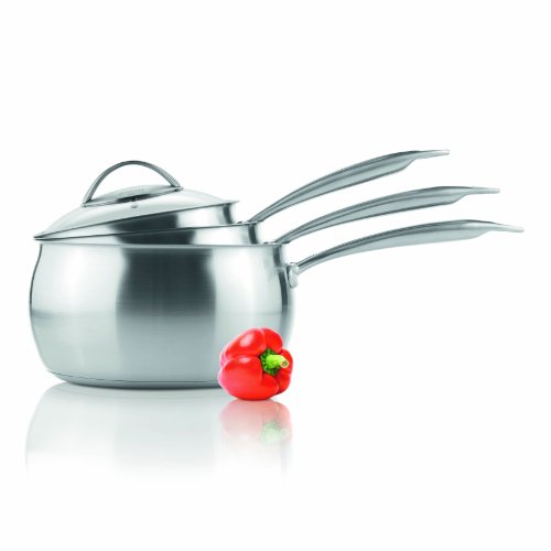 Daily batterie de cuisine casseroles avec couve...