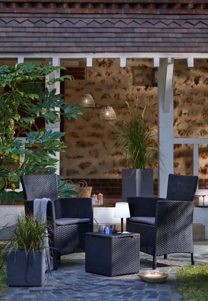 SALON DE JARDIN 2 PERSONNES RÉSINE TRESSÉE 
