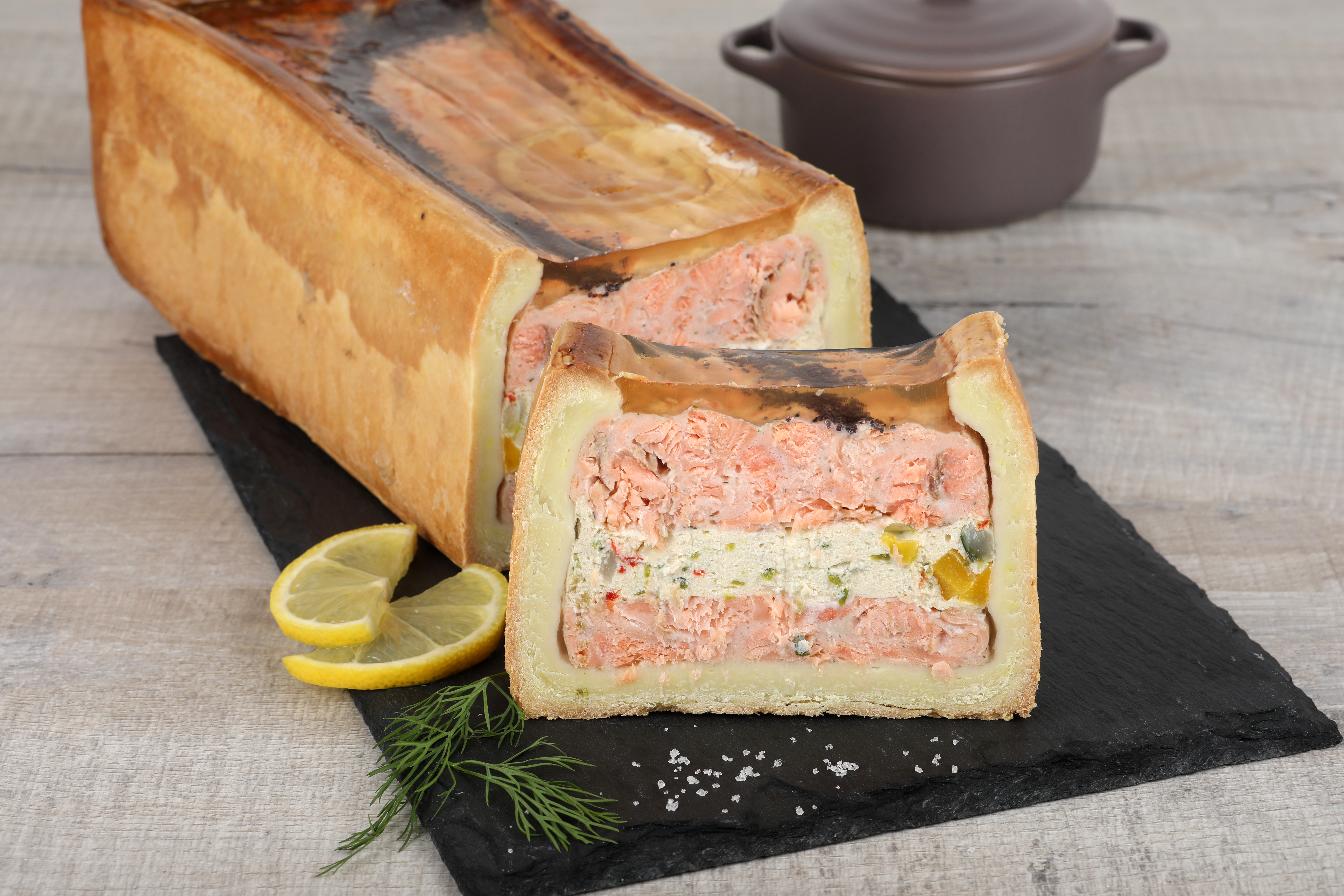 PÂTÉ EN CROÛTE DE SAUMON ATLANTIQUE FARCI À LA ...
