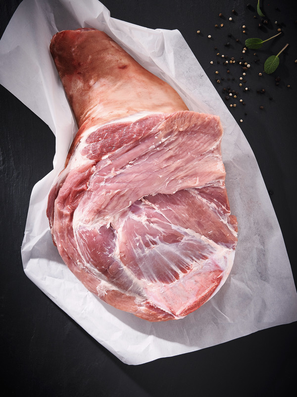 EPAULE DE PORC FRAICHE ENTIERE AVEC OS Jean Rozé