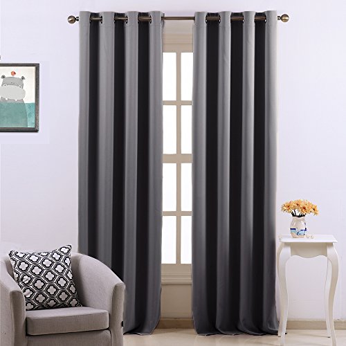 Paire de Rideaux Uni à Oeillets Occultants. 140...